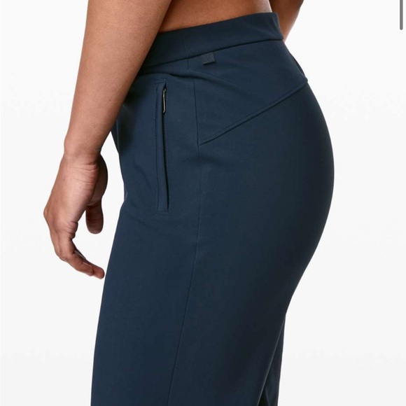Lululemon On The Move Pant *Lightweight sz.8 True Navy - Picture 2 of 8